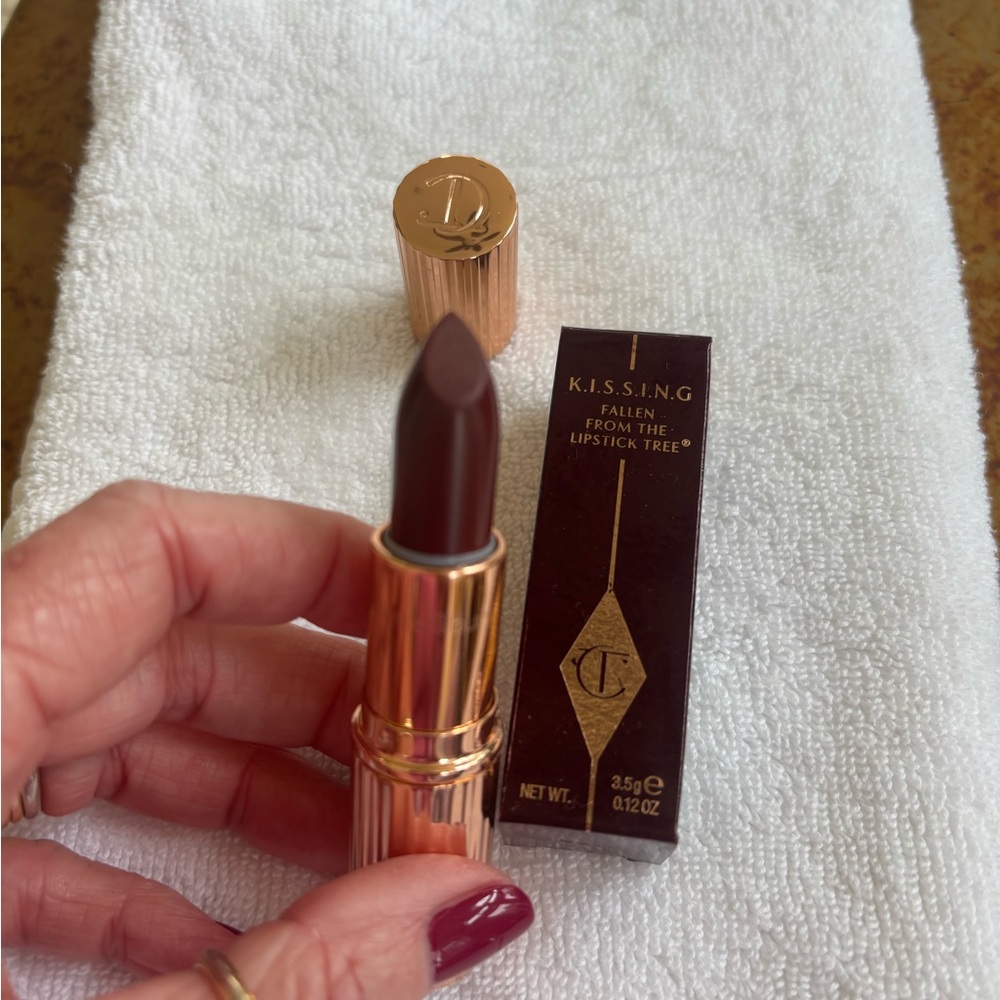 Charlotte Tilbury K.I.S.S.I.N.G Lipstick - Dark Red